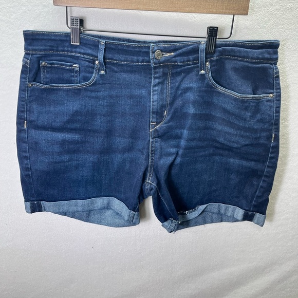 Levi’s Signature Mid Rise Shortie Shorts Womens 14/32 Plus Stretch Denim 2253 - Picture 1 of 7